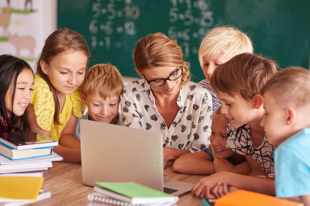 Laptopy dla nauczycieli. Jak zaplanować kampanię marketingową w firmie? Laptopy dla nauczycieli